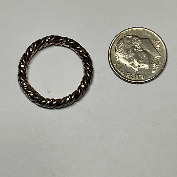 Sterling Silver Twist Ring. Size 6.5 - Picture 6 of 6